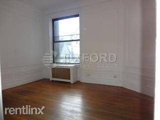 Main picture of 166 W 72nd St