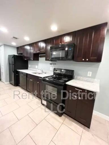 Main picture of 421 Newton Pl NW