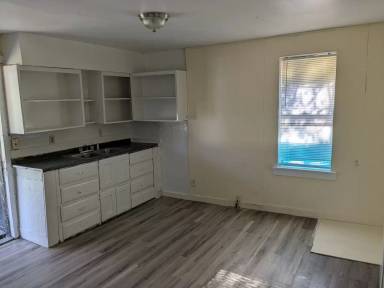 Main picture of 309 W Avenue P