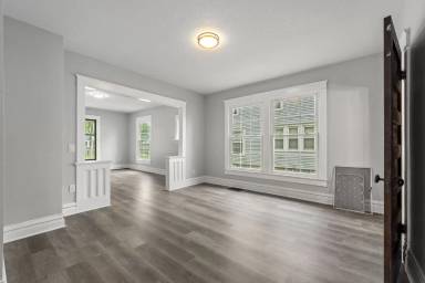 Main picture of 806 Mott St