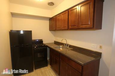 Main picture of 1040 W Hollywood Ave Apartments