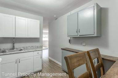 Main picture of 706 W 47th St