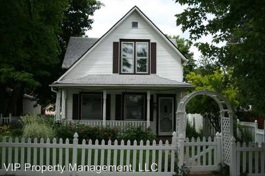 Main picture of 1115 E Lakeside Ave