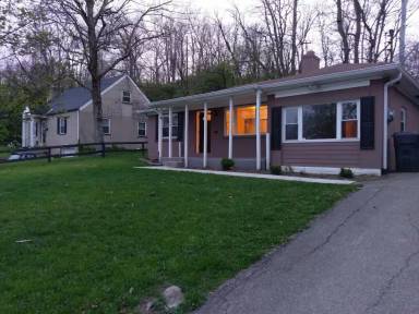 Main picture of 640 Centre St