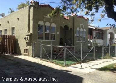 Main picture of 253 W 11th St