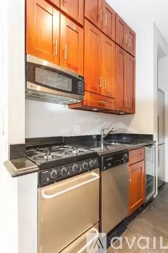 Main picture of 346 E 18th St