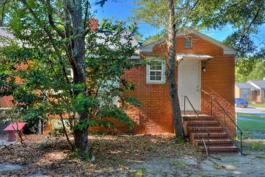 Main picture of 2545 Dover St