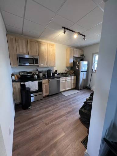 Main picture of 212 W 5th St