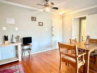 Main picture of University Hall Condominium