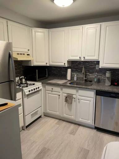 Main picture of 801 W Madison St