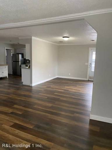 Main picture of 2825 E Black Ave