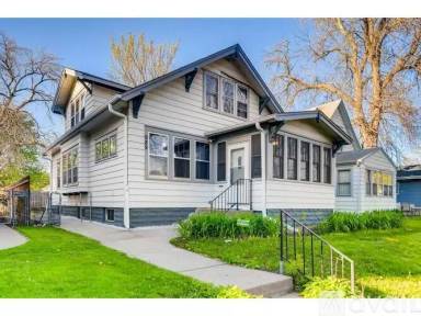Main picture of 989 Rose Ave E