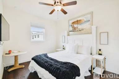 Main picture of 633 N Osprey Ave
