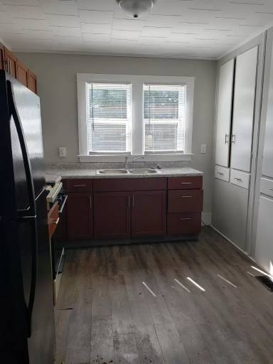 Main picture of 434 W Lawrence St