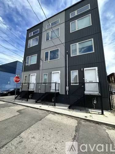 Main picture of 2361 N Hope St