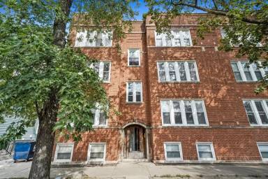 Main picture of 7211 N Damen Ave