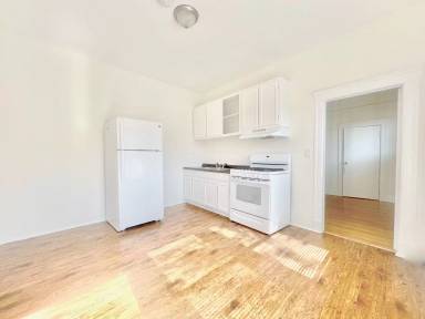 Main picture of 1794 W 24th St