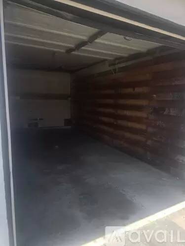 Main picture of 371 N Oak St