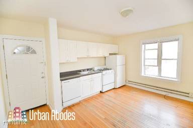 Main picture of 429 W Belden Ave