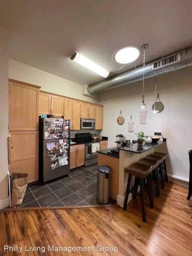 Main picture of 903 Waverly St