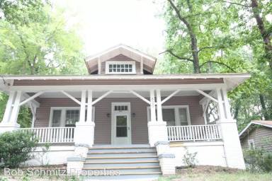 Main picture of 808 W Markham Ave