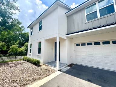 Main picture of 2232 S Bumby Ave