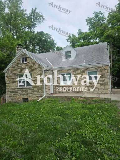 Main picture of 5528 Leavenworth Rd