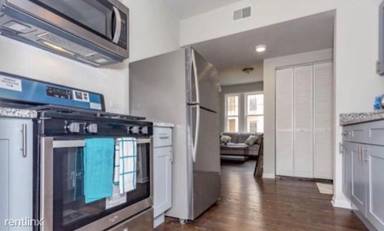 Main picture of 4614 S Lake Park Ave