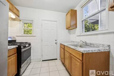 Main picture of 2039 S Aikens St