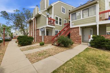 Main picture of 982 S Dearborn Way