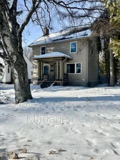 Main picture of 1747 Woodland Ave