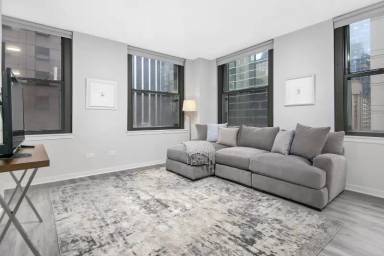 Main picture of 209 W Lake St