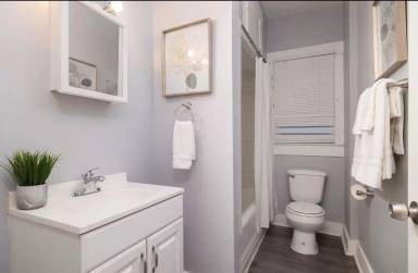 Main picture of 1614 W Kings Hwy
