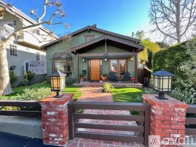 Main picture of 600 30th St