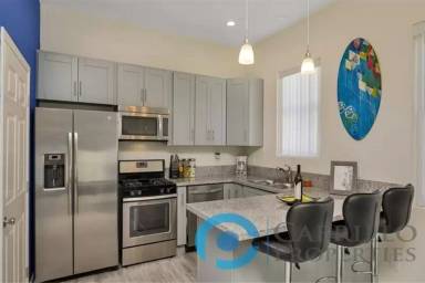 Main picture of 4667 Winona Ave