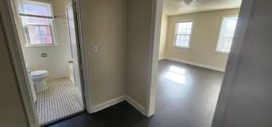 Main picture of 604 Mellon St SE