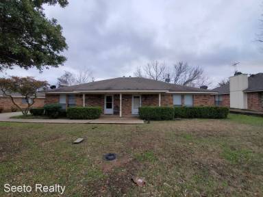 Main picture of 106 Westpark Dr N