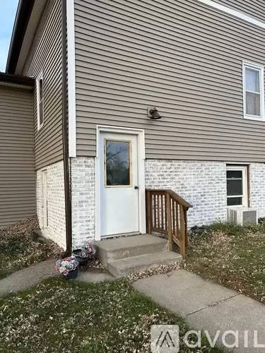 Main picture of 119 E Maple St