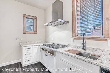 Main picture of 2418 N Clarkson St