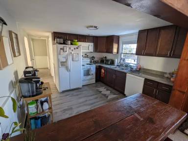 Main picture of 90 Gardens Dr
