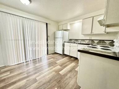 Main picture of 1057 W Melrose St