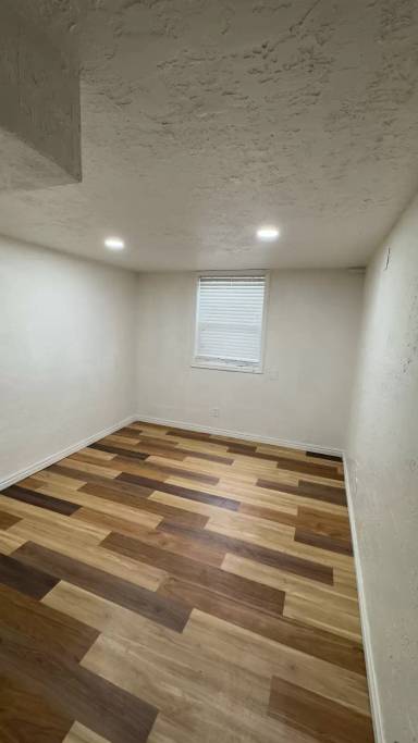 Main picture of 726 E Logan Ave