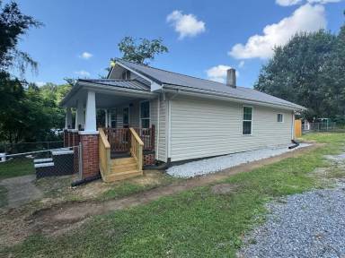 Main picture of 143 Massey St