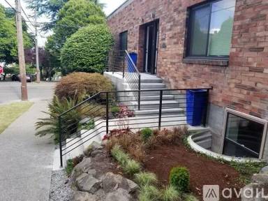 Main picture of 1825 E Denny Way