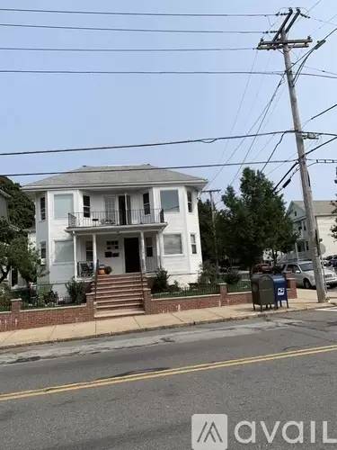 Main picture of 560 Main St
