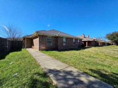 Main picture of 1437 N Bluegrove Rd