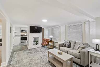 Main picture of 1432 Melpomene St