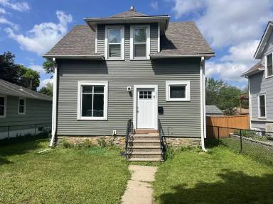 Main picture of 1045 27th Ave SE