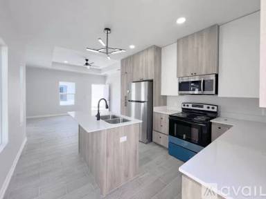Main picture of 404 N Alexandrite Ave