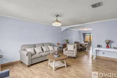 Main picture of 901 Riverside Dr